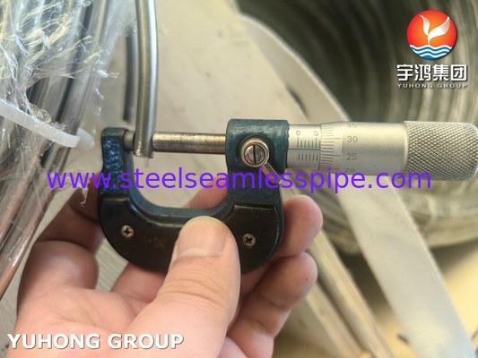 Califique la superficie recocida conservada en vinagre/brillante ASME SA213 del tubo inconsútil de la bobina del acero inoxidable de TP304/304L y de TP316/316L