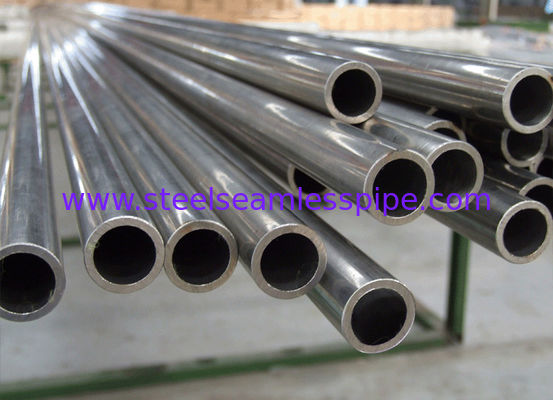 Tubo recocido brillante del acero inoxidable: TP304, TP304L, TP316, TP316L, TP316Ti con la prensa fría. Extremo llano con el casquillo plástico